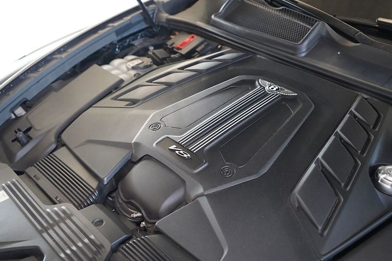 Bentley Bentayga V8, AWD, Panorama, 360° kamera - fotka 15 z 50