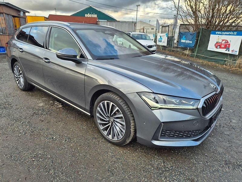 Škoda Superb Combi 2,0 TDI DSG 4x4 142kW L& - fotka 3 z 41