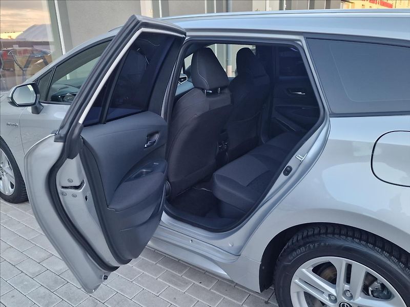 Toyota Corolla 1.8 Hybrid Comfort,ČR ,1.Maj. - fotka 18 z 48