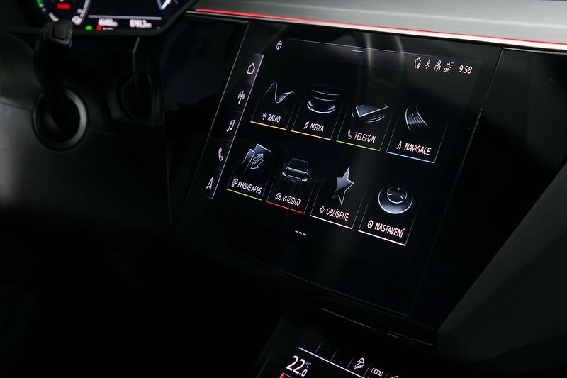 Audi e-tron 55 300kW Tažné HUD NightVision - fotka 28 z 50