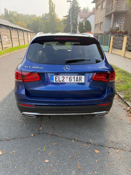 Mercedes-Benz GLC (2021) 300 de 4 matic - fotka 2 z 31