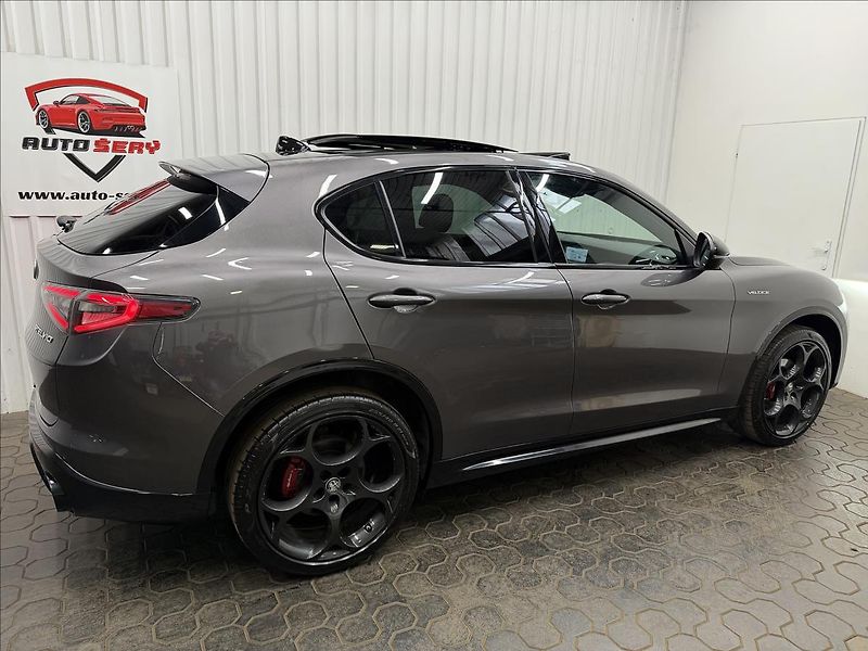 Alfa Romeo Stelvio VELOCE 206kW Q4 PANORAMA R21 - fotka 9 z 41