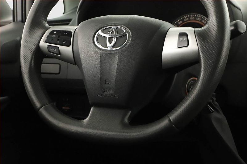Toyota Auris (2011) 1.6 Valvematic, ČR,1.maj - fotka 14 z 15