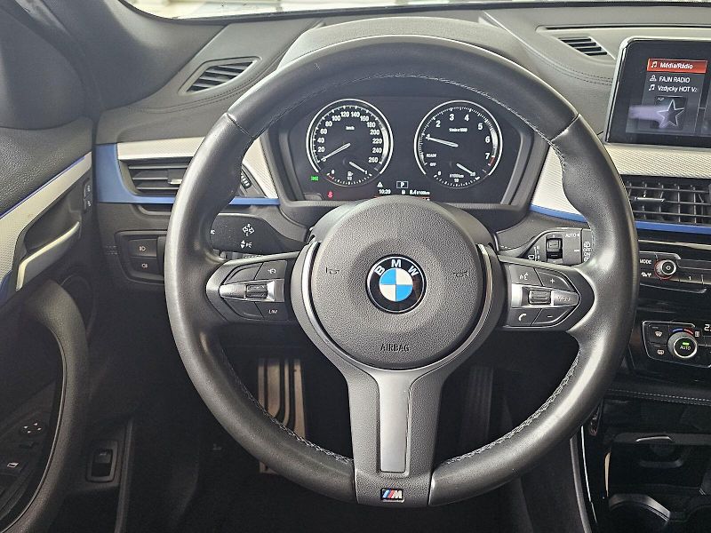 BMW X2 sDrive18i - fotka 17 z 24