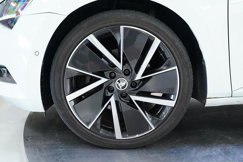 Škoda Superb - fotka 10 z 28
