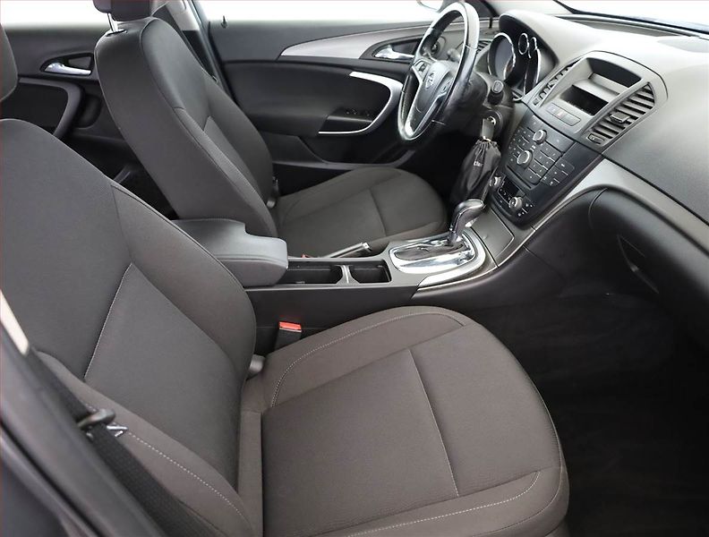 Opel Insignia (2011) 2.0 CDTI, Automat - fotka 7 z 18