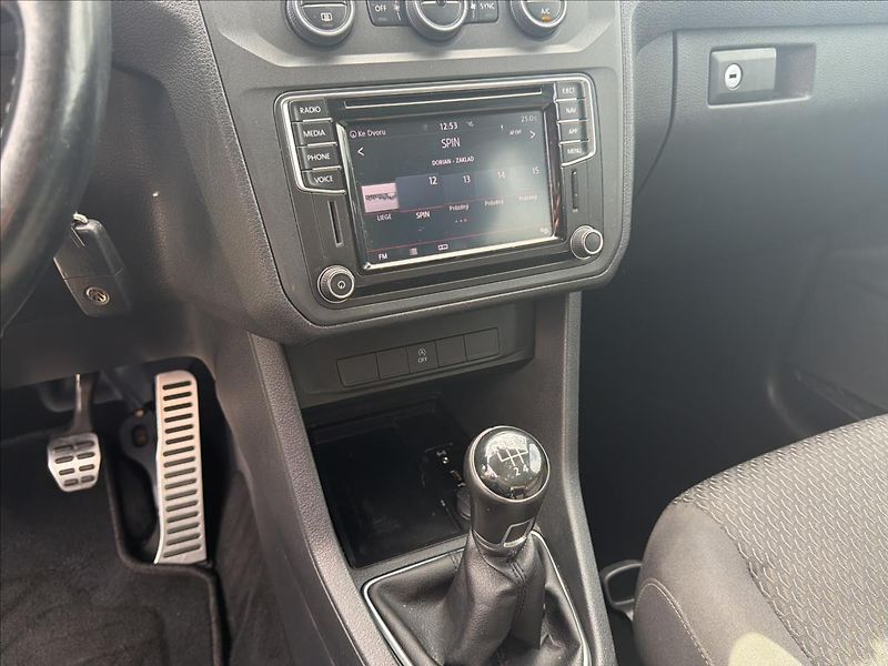 Volkswagen Caddy 2,0 TDi 75 Kw MAXI tažné NAVI - fotka 16 z 27