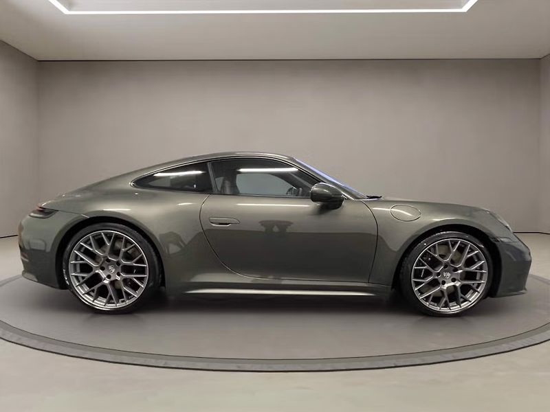 Porsche 911 (2026) Carrera 4S Lift InnoDrive BOSE - fotka 5 z 21