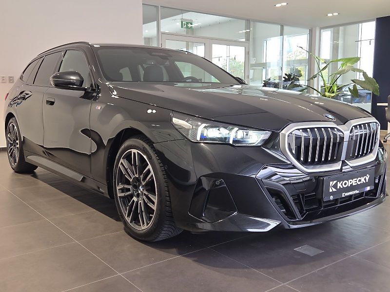 BMW Řada 5 (2024) 540d xDrive Touring M Sport - fotka 8 z 15