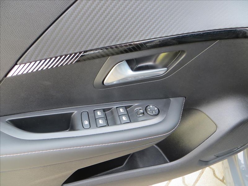 Peugeot 208 1,2 74kW e-DCS6 ALLURE ČR - fotka 11 z 24