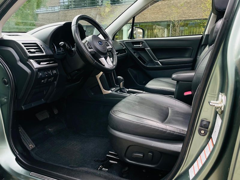 Subaru Forester 2.0i 1.MAJITEL TAŽNÉ SERVISKA - fotka 28 z 48