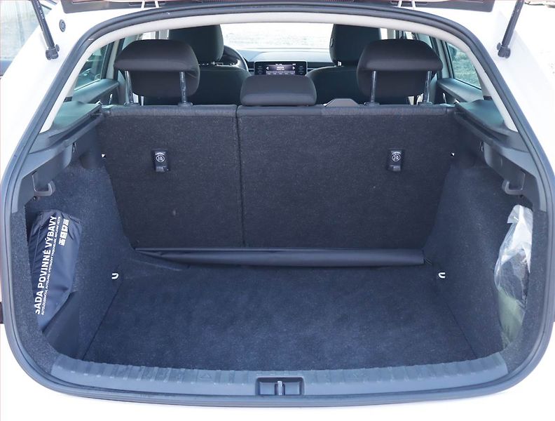 Škoda Scala (2023) 1.0 TSI, ČR,1.maj, Tempomat - fotka 13 z 18