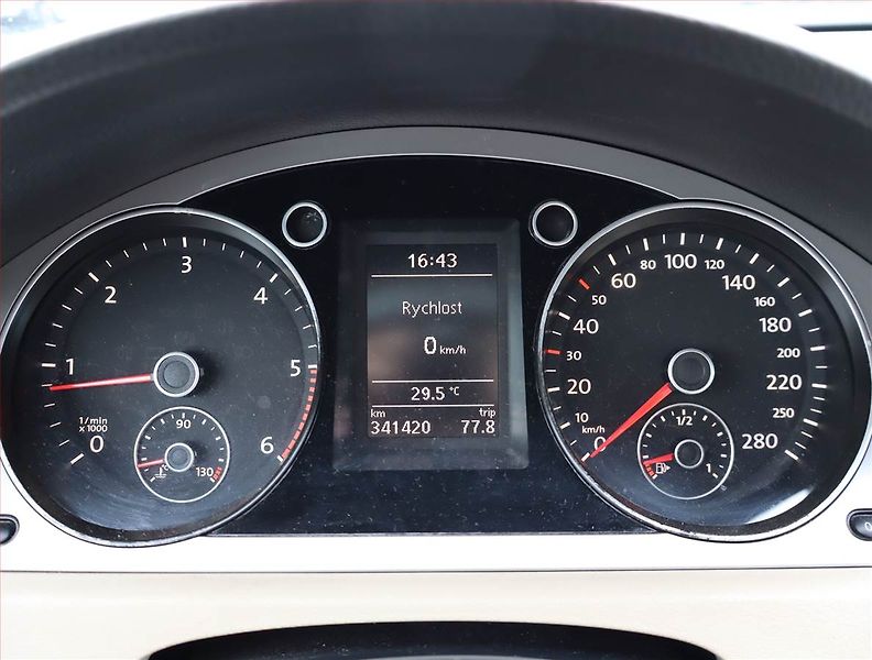Volkswagen Passat CC (2009) 2.0 TDI, Park. senzory - fotka 11 z 16