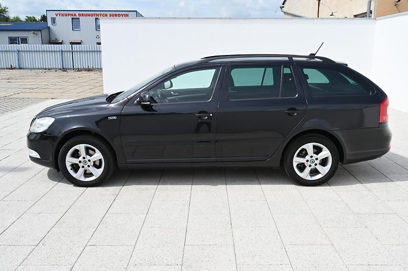 Škoda Octavia 2.0TDI 7/2011 Rezervace - fotka 8 z 50