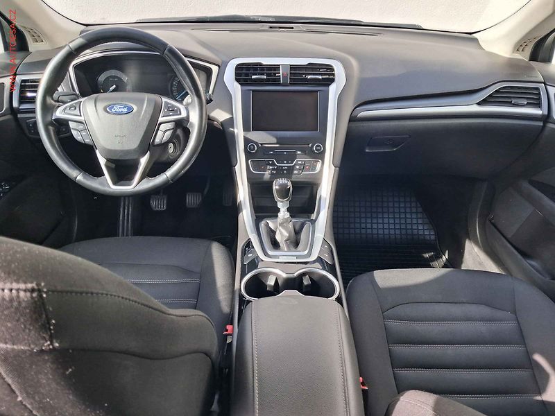 Ford Mondeo (2015) 2.0 TDCi, AC, navi, park - fotka 8 z 16
