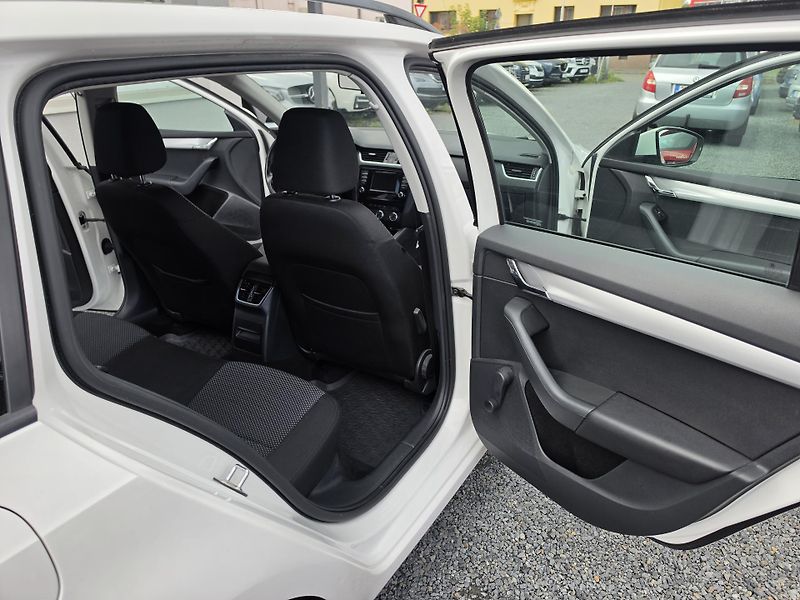 Škoda Octavia 1.6 TDI DSG.  - fotka 12 z 19