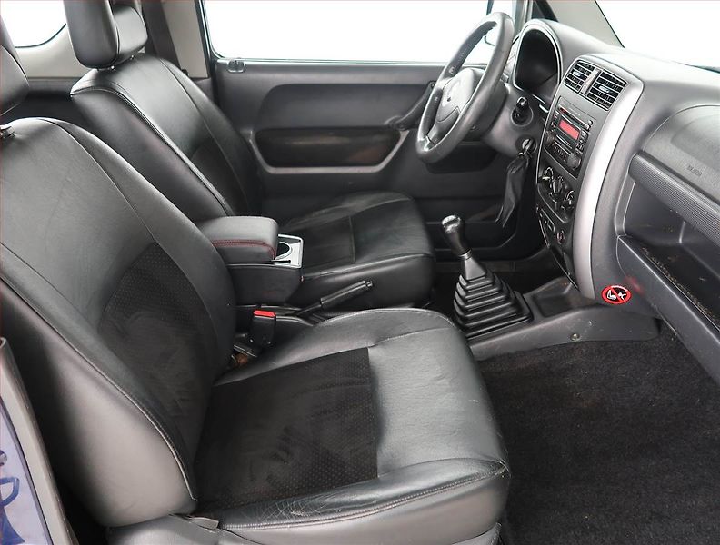 Suzuki Jimny (2006) 1.3 16V, 4X4, Vyhř. sedaček - fotka 9 z 16