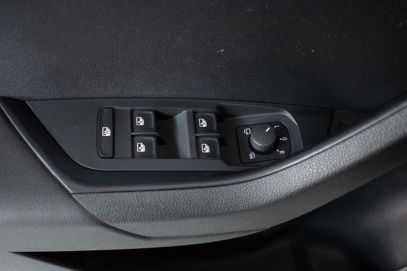 Škoda Karoq 2.0 TDI DSG*ACC*KAMERA*DPH* - fotka 14 z 39