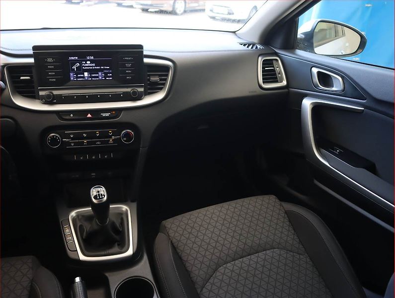 Kia Ceed (2023) 1.5 T-GDI, Serv.kniha - fotka 8 z 18