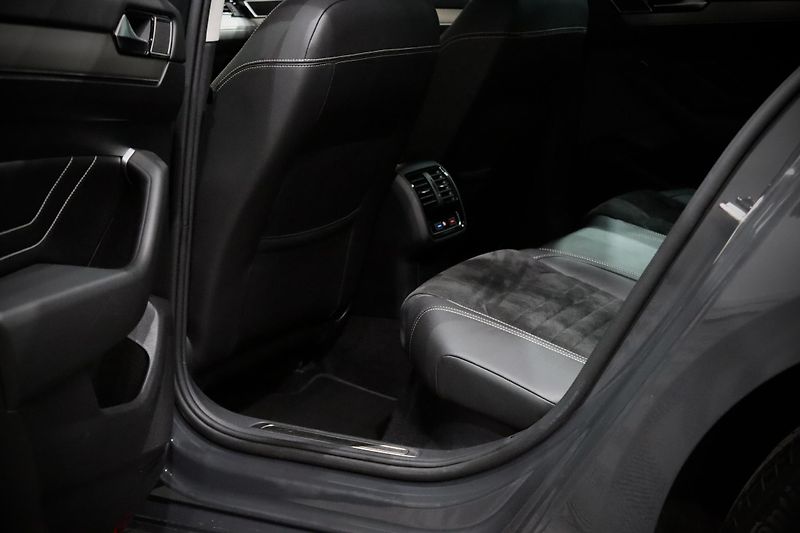 Volkswagen Passat B8 Facelift 1.5 TSI 110 kW DSG - fotka 15 z 36