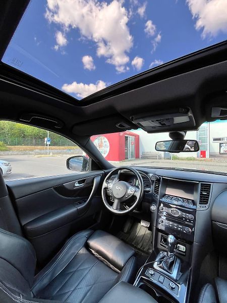 Infiniti QX70 (2015) Prodám velmi zachovalé a pravi - fotka 28 z 28