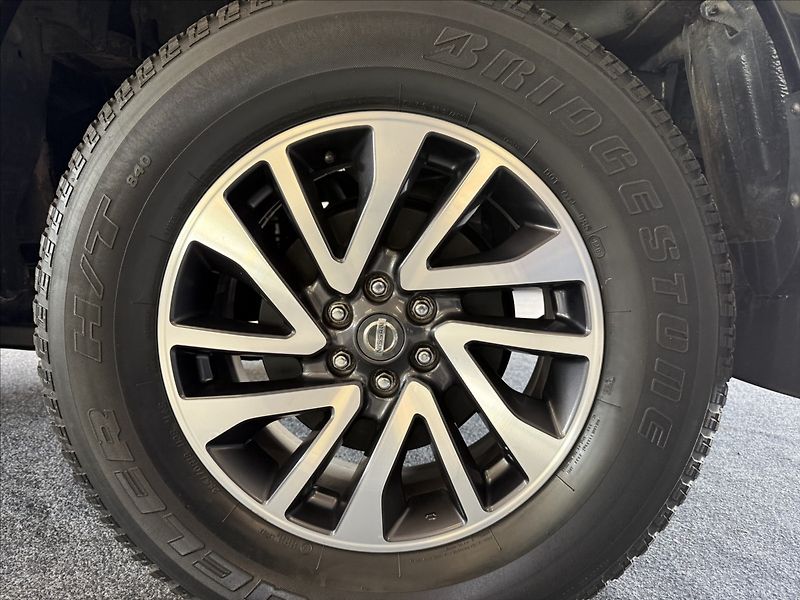 Nissan Navara 2,3 dCi Hardtop,manuál,Top sta - fotka 24 z 30