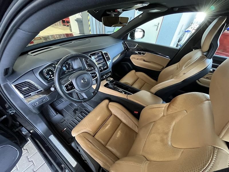 Volvo XC90 D5 AWD VENT // REZERVACE - fotka 14 z 58