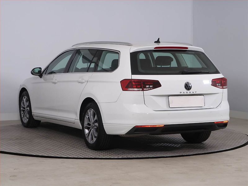 Volkswagen Passat (2020) Business 1.5 TSI, ČR,1.maj - fotka 4 z 18
