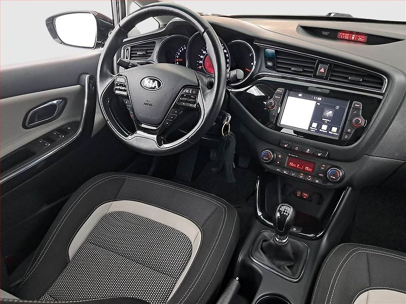 Kia Ceed (2017) 1.6 GDI, Serv.kniha, Navi - fotka 7 z 20