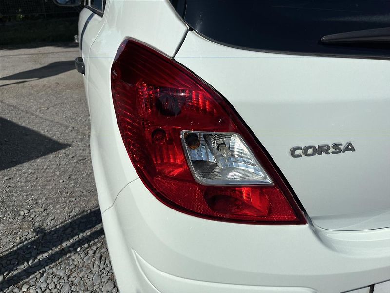 Opel Corsa 1,3 CDTi  Nová STK,Tažné,Klima - fotka 26 z 40