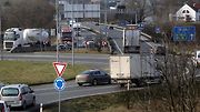 Kruhový objezd u Globusu v Olomouci.