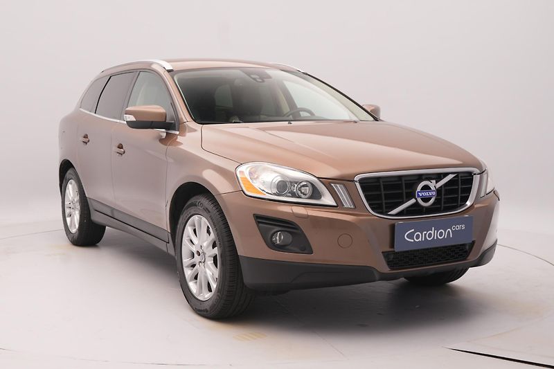 Volvo XC60 D4 AWD SUMMUM AUT CZ - fotka 14 z 45