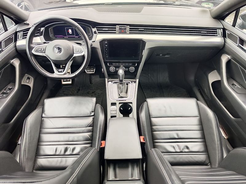 Volkswagen Passat 2.0 TDI/140kW R-Line DSG - fotka 14 z 37