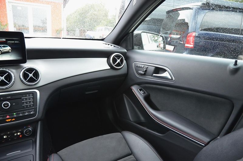 Mercedes-Benz GLA (2016) 220d 130kW 4Matic AMG LINE /ČR - fotka 22 z 38