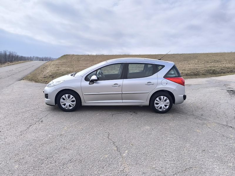 Peugeot 207 1.4  1.MAJITEL, DOLOŽENÉ KM - fotka 4 z 25