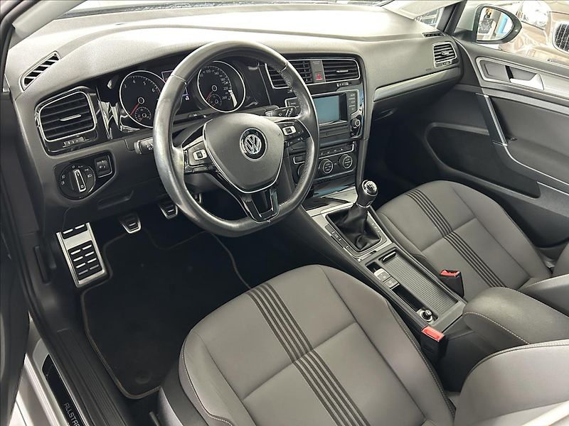 Volkswagen Golf 1,4   TSI 92kW,ALLSTAR,SERVISK - fotka 7 z 28