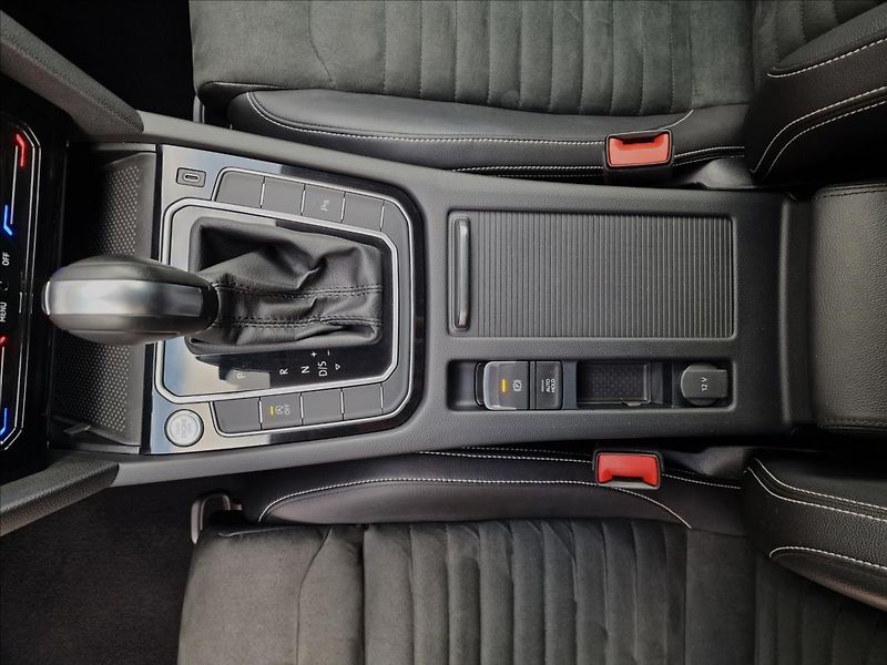 Volkswagen Passat 2.0TDI 147kW 4MOTION DSG Eleg - fotka 36 z 50