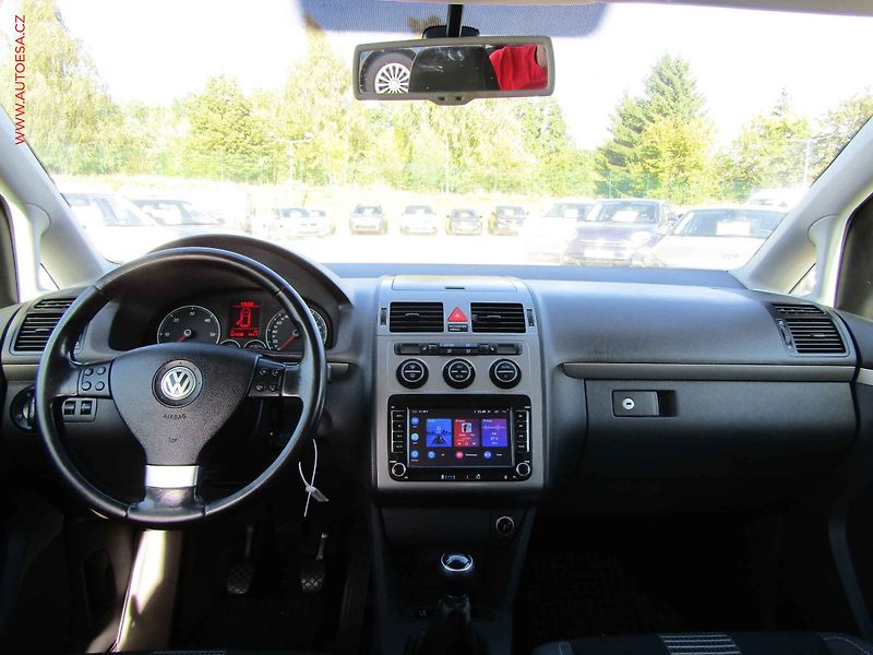 Volkswagen Touran (2008) 1.9 TDi, 1.maj, Xenon - fotka 8 z 20