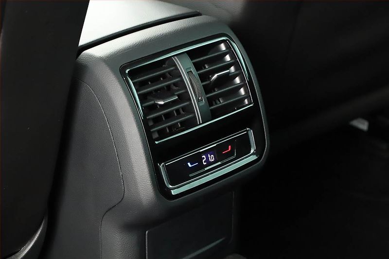 Volkswagen Passat (2023) Elegance 2.0 TDI - fotka 12 z 20