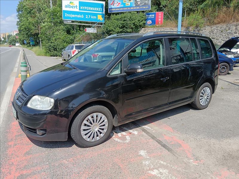 Volkswagen Touran 1,9 TDi Highline - fotka 5 z 21