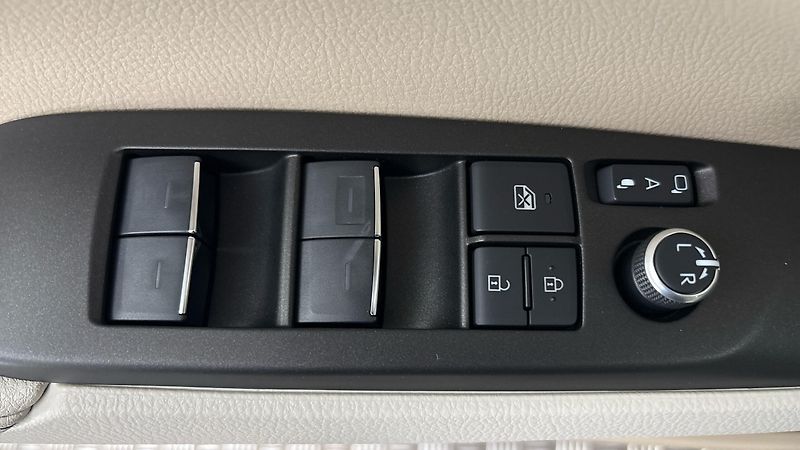 Toyota Camry 2.5 Hybrid AUT Executive - fotka 24 z 29