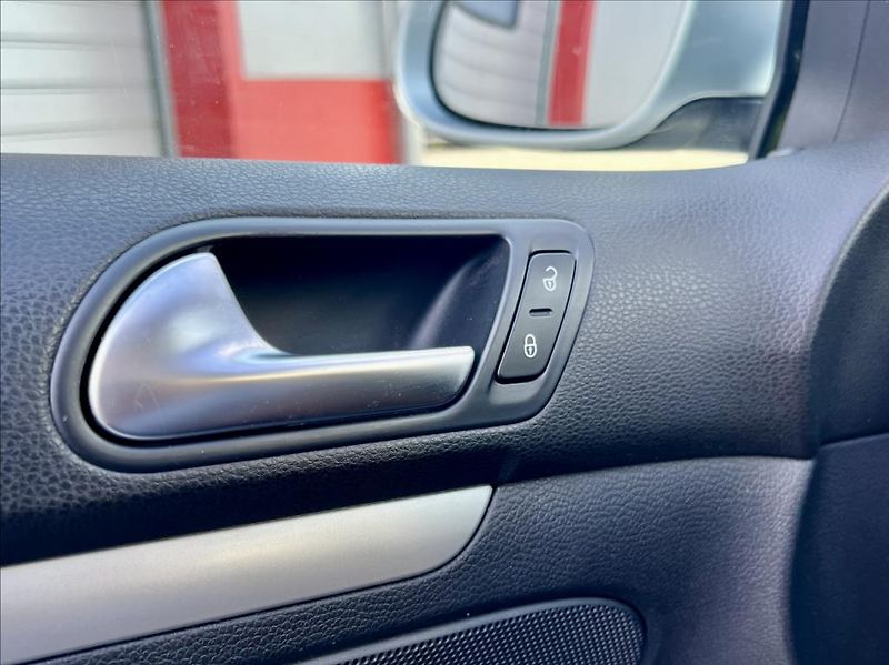 Volkswagen Golf 1,6 TDI  HIGHLINE*DSG*ZÁRUKA - fotka 36 z 40
