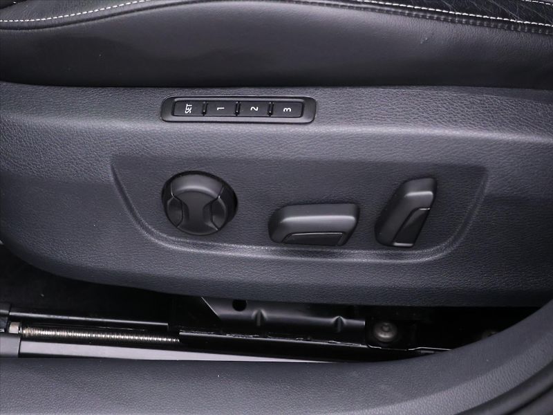 Škoda Superb 2,0 TDI 140kW DSG CZ Sportline - fotka 17 z 38