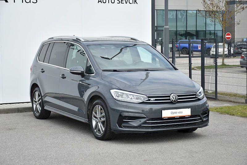 Volkswagen Touran (2021) R-Line 2,0 TDI 110kW 7DSG - fotka 8 z 35