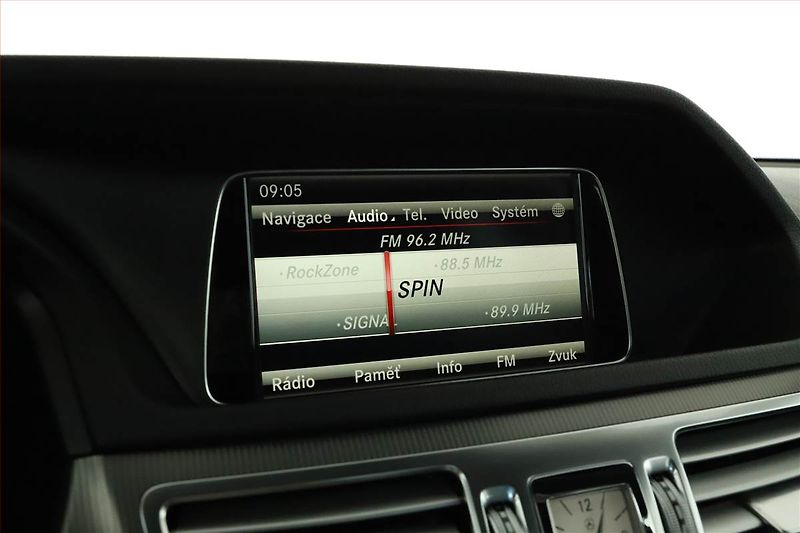 Mercedes-Benz Třídy E (2013) E 400 4MATIC, 4X4, Automat - fotka 9 z 18