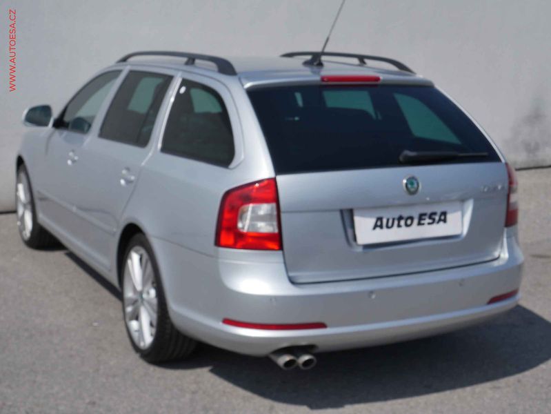 Škoda Octavia (2009) 2.0 TFSi, DSG, xenon - fotka 6 z 15