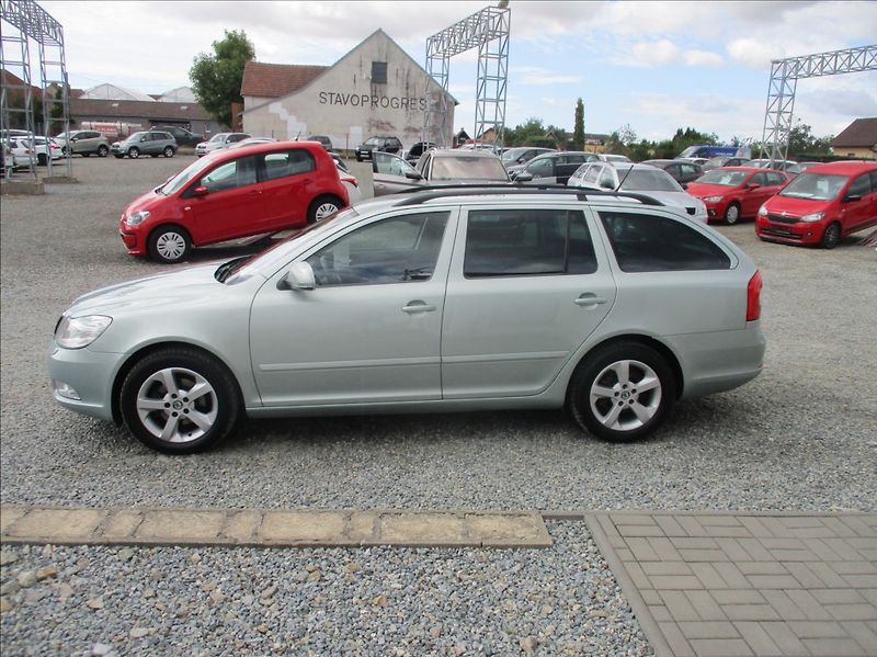 Škoda Octavia 1,4 TSI, klima,xenon,servis, - fotka 4 z 36