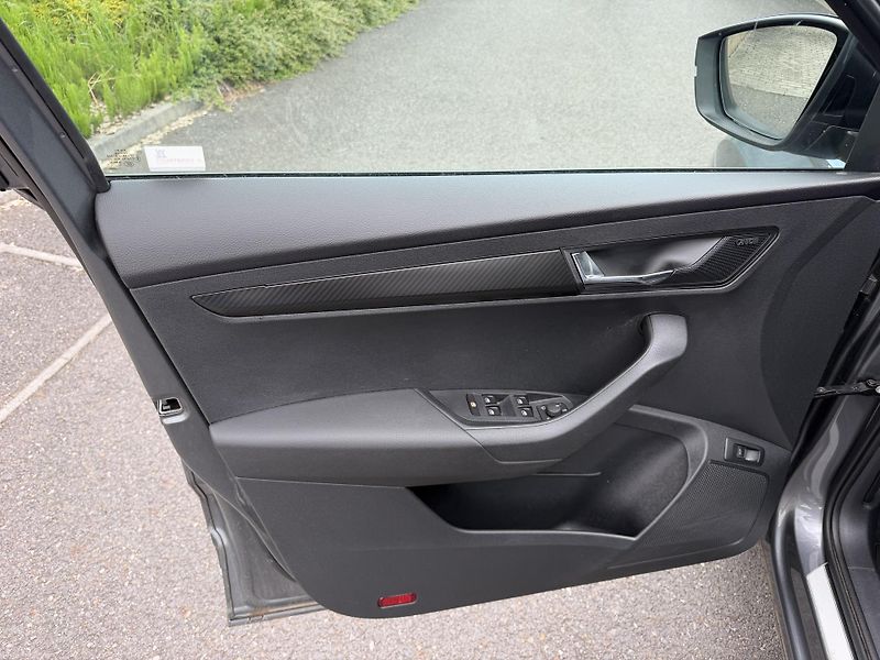 Škoda Karoq SPORT LINE 2,0TSi 140kW 4x4  - fotka 14 z 21
