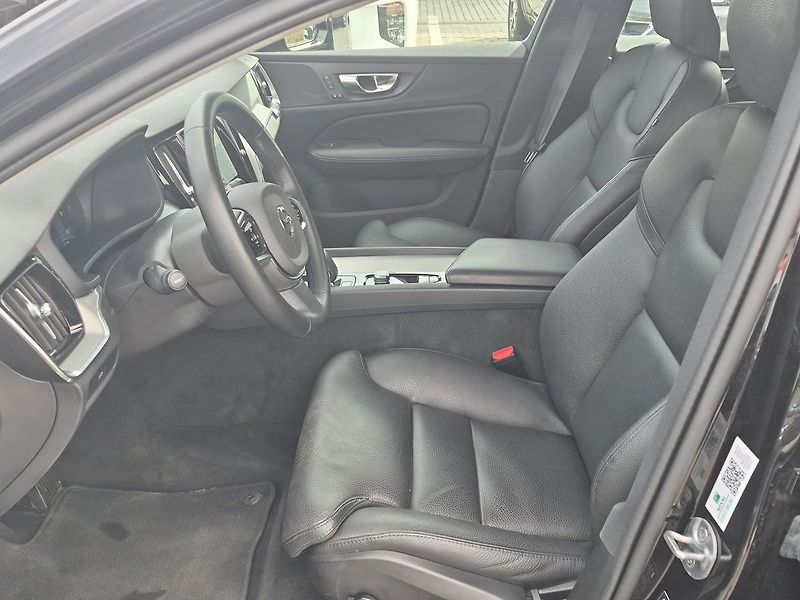 Volvo V60 B4 benzin Plus Dark DCT - fotka 10 z 26