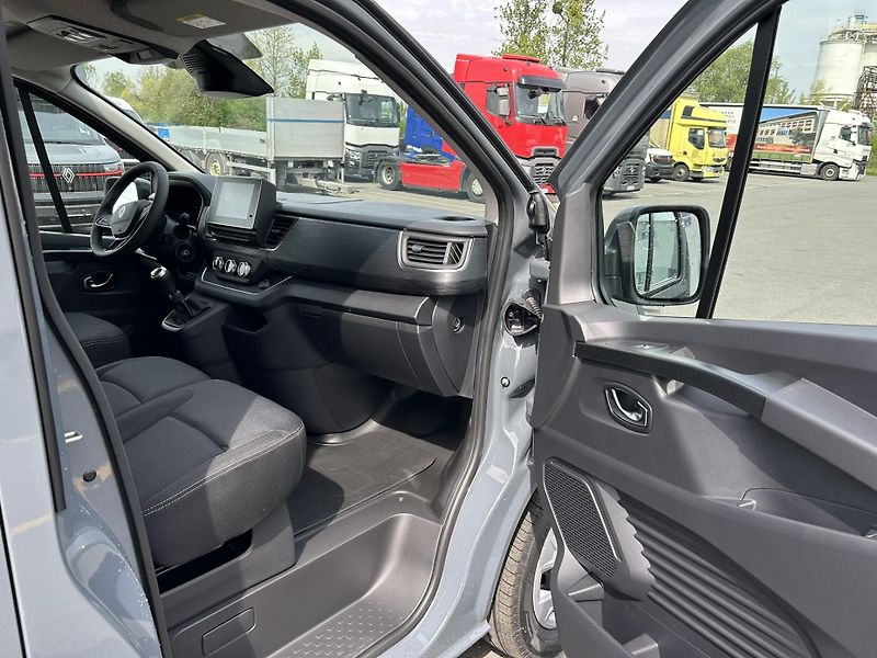 Renault Trafic (2026) CREW VAN L2H1 150k RED 6 míst - fotka 21 z 43